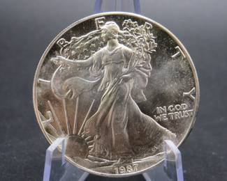 Lot 204. 1987 American Silver Eagle with one ounce of .999 Silver