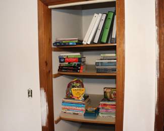 Various Books, Vintage Crayola Crayons