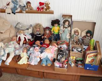 Vintage Dolls, Kids Books, Plush Stuffed Animals