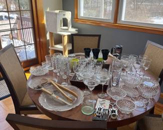 Glassware 
Nice round table and chairs
Cat tree