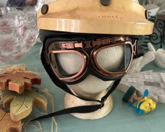 Vintage helmet
Very vintage googles