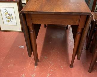 Drop leaf table 