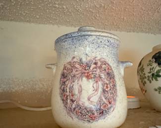 Vintage Speckled Ceramic Pot with Floral Wreath Decal by Robinson Ransbottom Pottery Co.