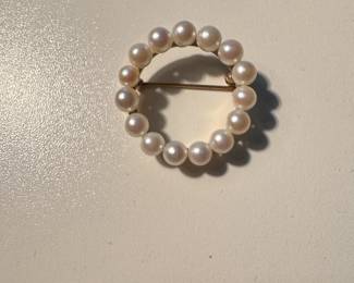 Vintage K Yellow Gold Cultured Pearl Circle Brooch