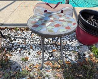 Round Mosaic Top Side Table with Foldable Metal Frame
