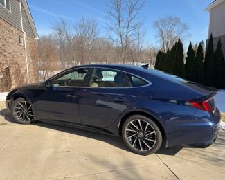 2021 Hyundai Sonata. 8,400 miles. Clean Title. One Owner. No Damage. $23,000 Firm. 