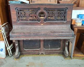 Old Piano! Needs Someone to Love It!