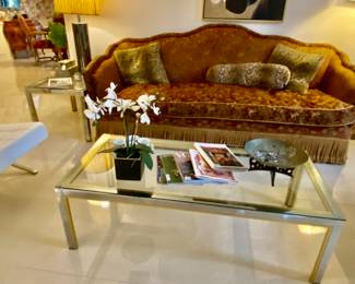 2nd home 
Italian chrome table set of 2
Custom made sofá 
Lamp 
Art 
