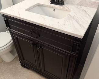 BATHROOM VANITY FOR SALE SIZE 30WX 341/2. FAUCET FOR SALE