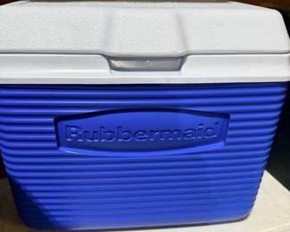 Rubbermaid cooler, blue and white