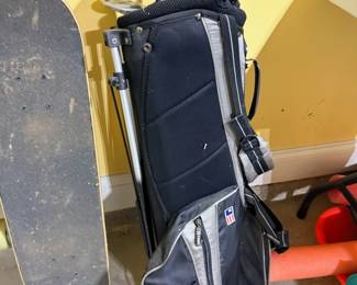 Golf bag with clubs