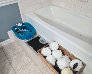 Conair Foot Soaking Tub, Scale & Shower Scrubs