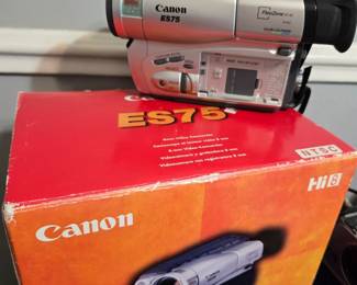 Canon ES75 Hi8 Digital Camera in Box with Supplies