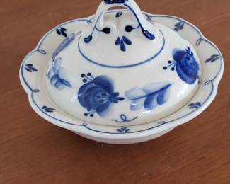 Vintage Gzhel Hand Painted Covered Porcelain Bowl Blue & White Candy Trinket Dish
