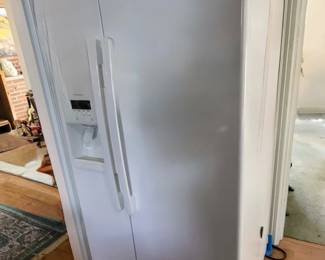 Kenmore side by side refrigerator 21.9 cu. Ft. Model # 10658142801