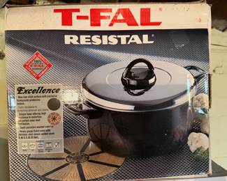 T-Fal Resistal Excellence 8.46-quart Dutch oven
