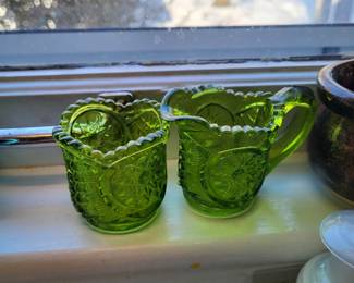 vintage L.E. Smith miniature green glass creamer and sugar set