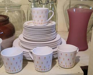 a vintage set of Corning Centura dinnerware in the "April Tulip" pattern, produced between 1972 and 1978. 