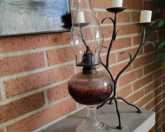 VINTAGE KEROSENE OIL LAMP w/CLEAR GLASS CHIMNEY SHADE