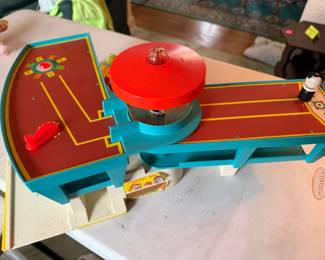 FISHER PRICE 1972 Vintage Little People Play Family Airport 