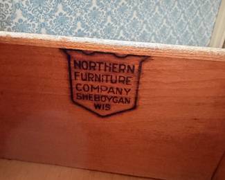 Antique dresser with mirror from Northern Furniture Company, dating to the 1910s–1920s, features quarter-sawn oak with a distinctive "tiger oak" grain.