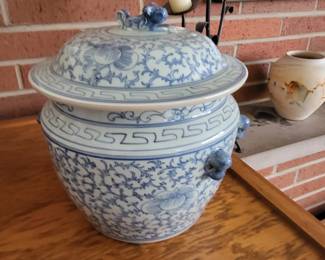 Vintage Chinese Porcelain KAMCHENG Jar Blue & White