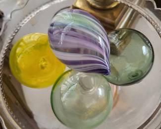 vintage glass compote dish with a lid features a crystal-clear design, a faceted knob handle, and a scalloped rim