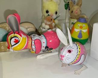 Mikuni Vintage Tin Litho Wind-up Easter Bunnies