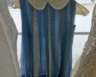 Look at this adorable little girls dress.