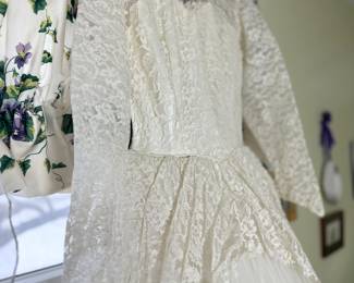 Beautiful vintage wedding dress with original Hudsons box.
