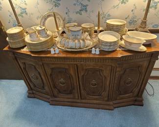 Drexel Heritage console style buffet with great storage!