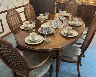 Drexel heritage dining table with 6 chairs, 3 leaves and custom pads.
