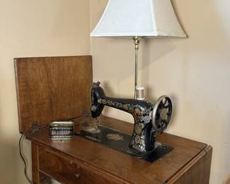 Vintage Singer Sewing Machine with Table and Lamp