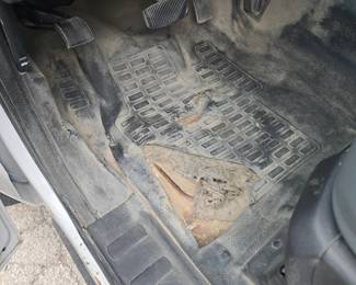 2016 Ford F550 Flat Bed Work Truck w/ Lift Gate 265,000 miles. This truck is ready to go to work