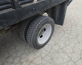 2016 Ford F550 Flat Bed Work Truck w/ Lift Gate 265,000 miles. This truck is ready to go to work