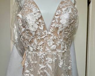 New - Never worn Wedding dress - size 10