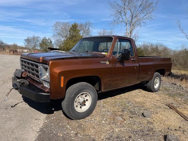 ANTIQUE CHEVROLET TRUCK
