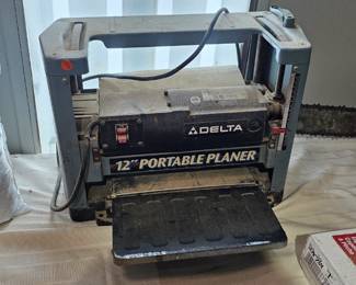 PORTABLE PLANER