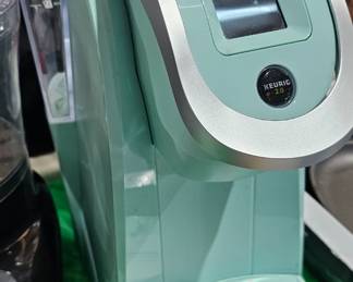 KEURIG COFFEE MAKER