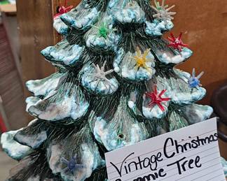 VINTAGE CHRISTMAS TREE DECOR