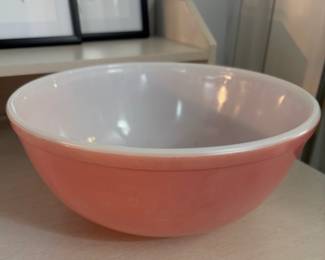 Large- Vintage Pyrex Bowl 