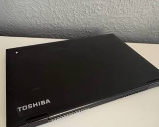 Toshiba Satellite Radius E45DW-C4210 14-inch 2-in-1 touchscreen laptop