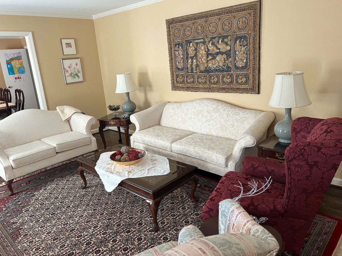 Beautiful Hickory Hill upholstered ivory couches with wood legs in excellent condition