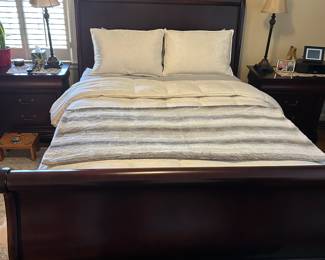 5 piece Queen sleigh bedroom set