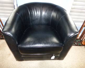 LEATHER BARREL CHAIR
