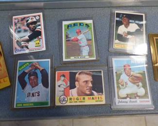 VINTAGE BASEBALL CARDS (SEE NEXT 4 PICS)