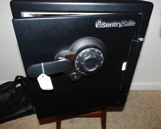 SENTRY SAFE WITH KEY & COMBO