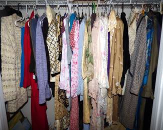 LADIES CLOTHES, INCLUDING VINTAGE (SEE NEXT 6 PICS)