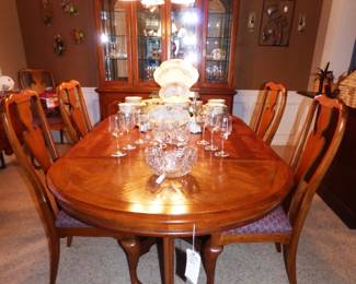 THOMASVILLE DINING TABLE, 6 CHAIRS, 2 LEAVES