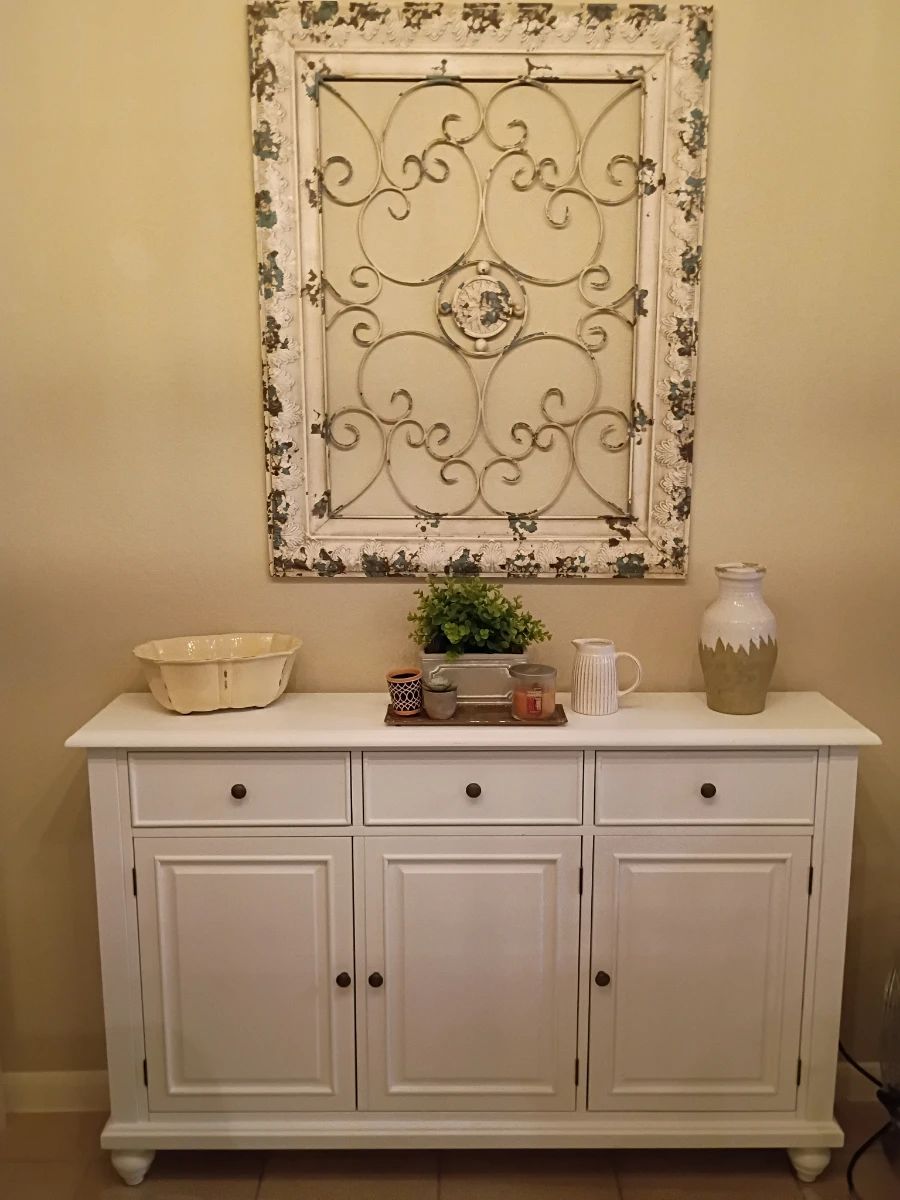 Adorable kitchen sideboard. Nice and shallow for a small space.